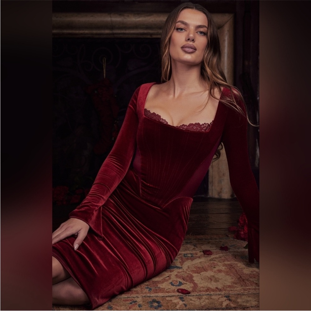 House Of CB Solaine wine red velvet corset dress Long Sleeve Midi - Picture 5 of 9